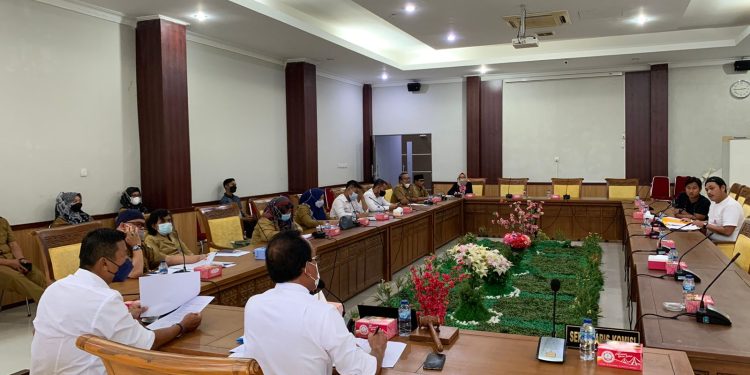 Rapat Dengar Pendapat di Ruang Rapat Komisi 1