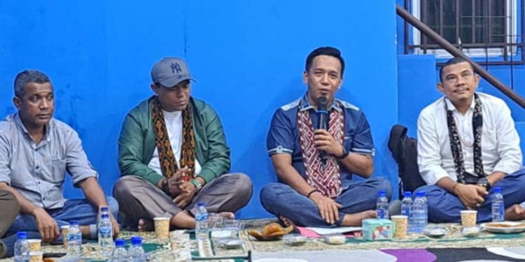 Andi Mukhtar : 10.000 Orang Kepung Engku Putri