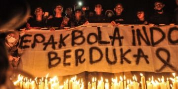 Nyalakan Lilin Duka, Aremania Ancam Turun Kejalan Tuntut Keadilan